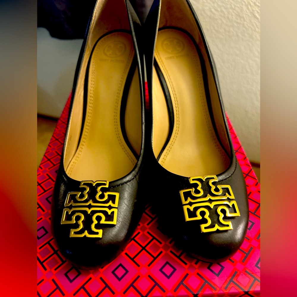 New Tory Burch Black size 9 Melinda Wedge. Please no bundle offers.